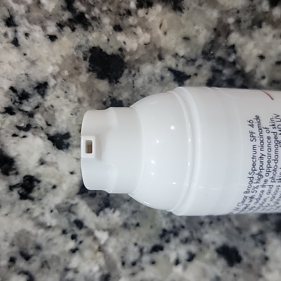 Elta MD UV Clear Broad Spectrum SPF 46 Facial Sunscreen 1.7oz NEW Exp: 03/2026 - Picture 6 of 7